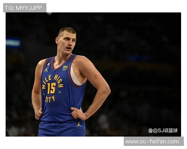 约基奇倒下后昔日好友现身邪魅一笑引发赛场风波