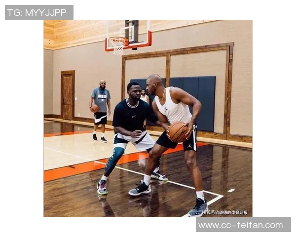 多支球队主动联系保罗探讨未来计划他始终保持训练状态